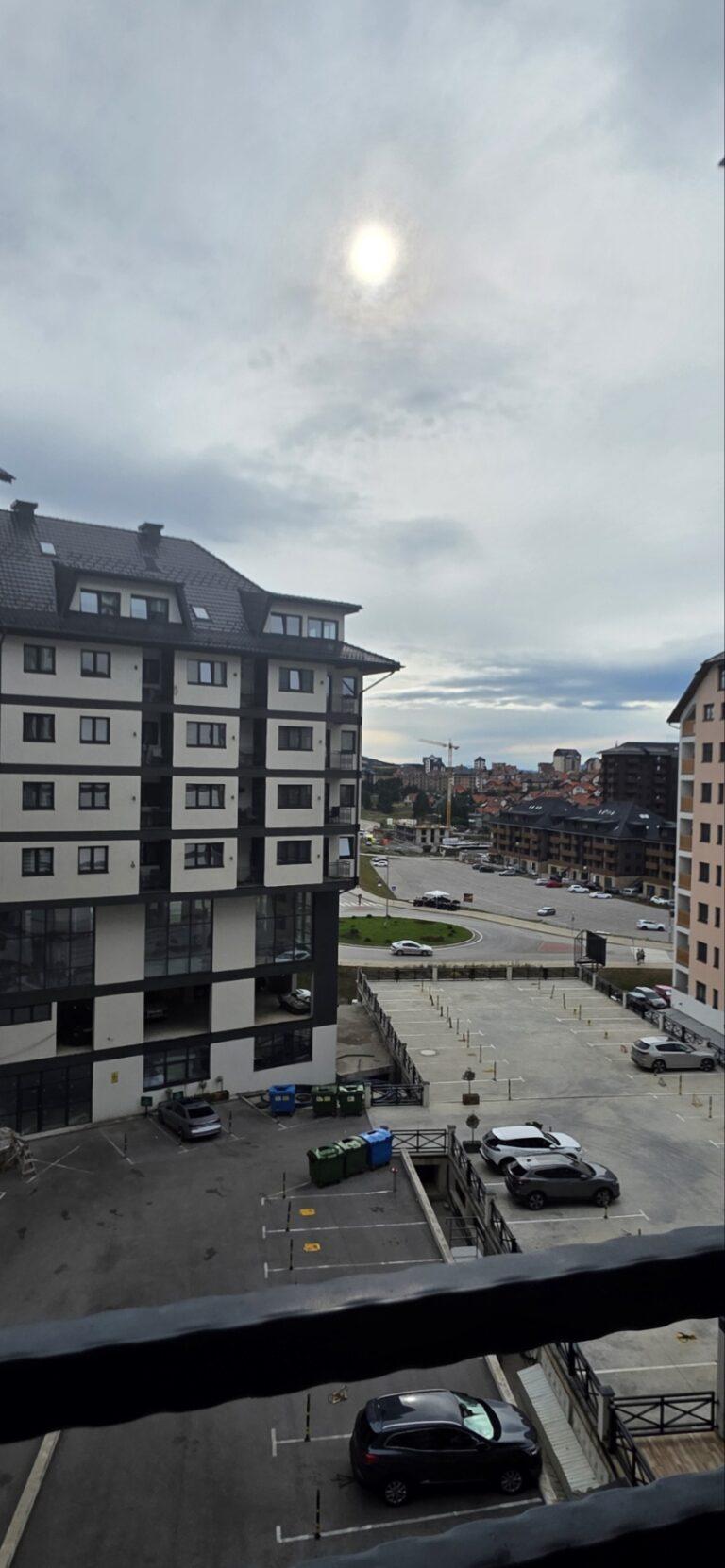 Prodaja nameštenog apartmana – centar Zlatibora
